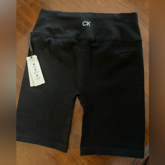 Calvin Klein Performance Ribbed Bike Shorts - Picture 2 of 3